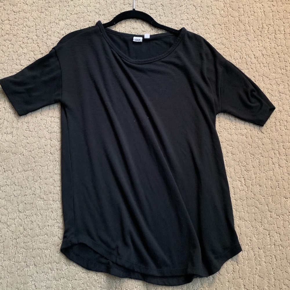 Gap ivory and black short sleeve shirt